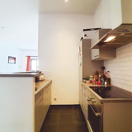 Room At Chicken'S Shared Appartment Брюксел Екстериор снимка