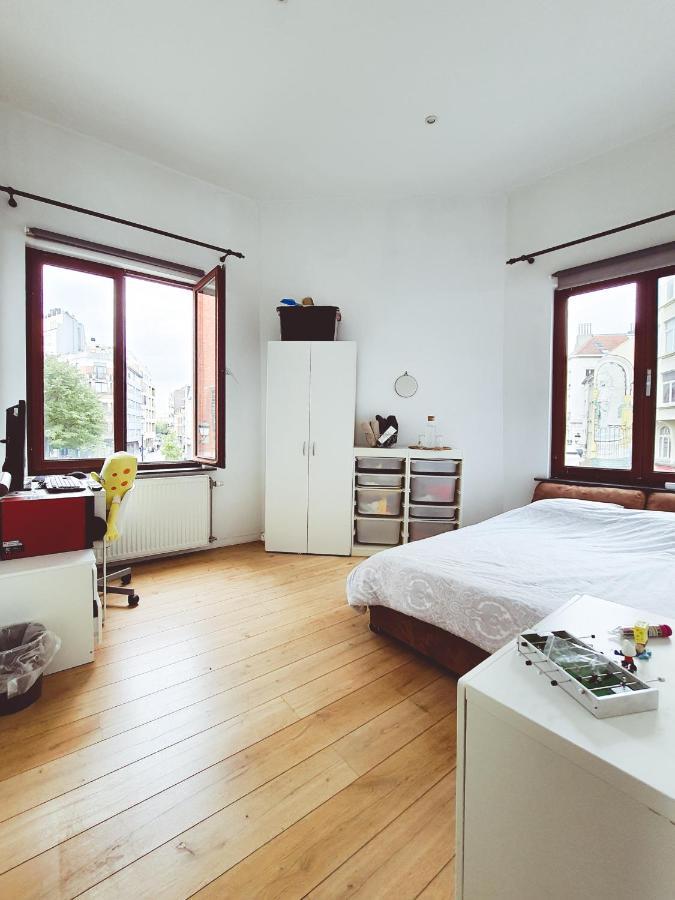 Room At Chicken'S Shared Appartment Брюксел Екстериор снимка