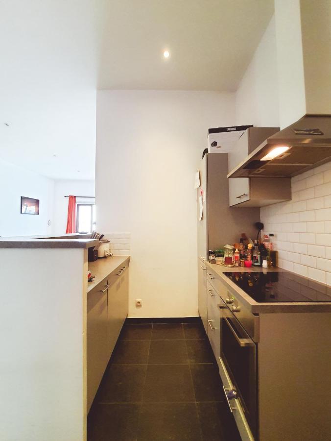 Room At Chicken'S Shared Appartment Брюксел Екстериор снимка