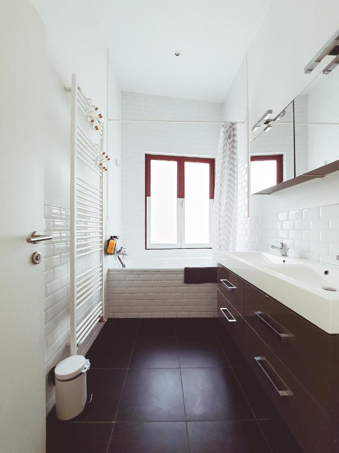 Room At Chicken'S Shared Appartment Брюксел Екстериор снимка