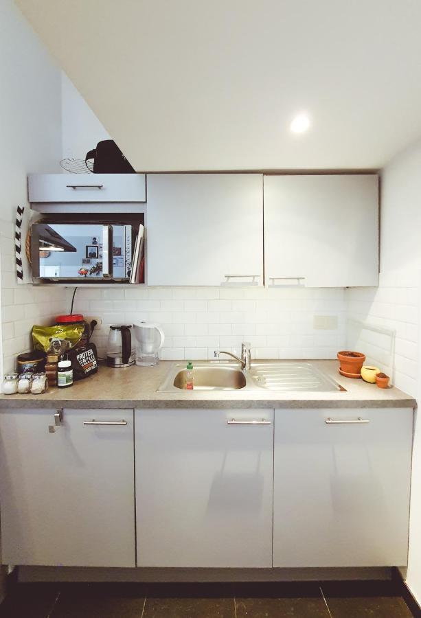 Room At Chicken'S Shared Appartment Брюксел Екстериор снимка